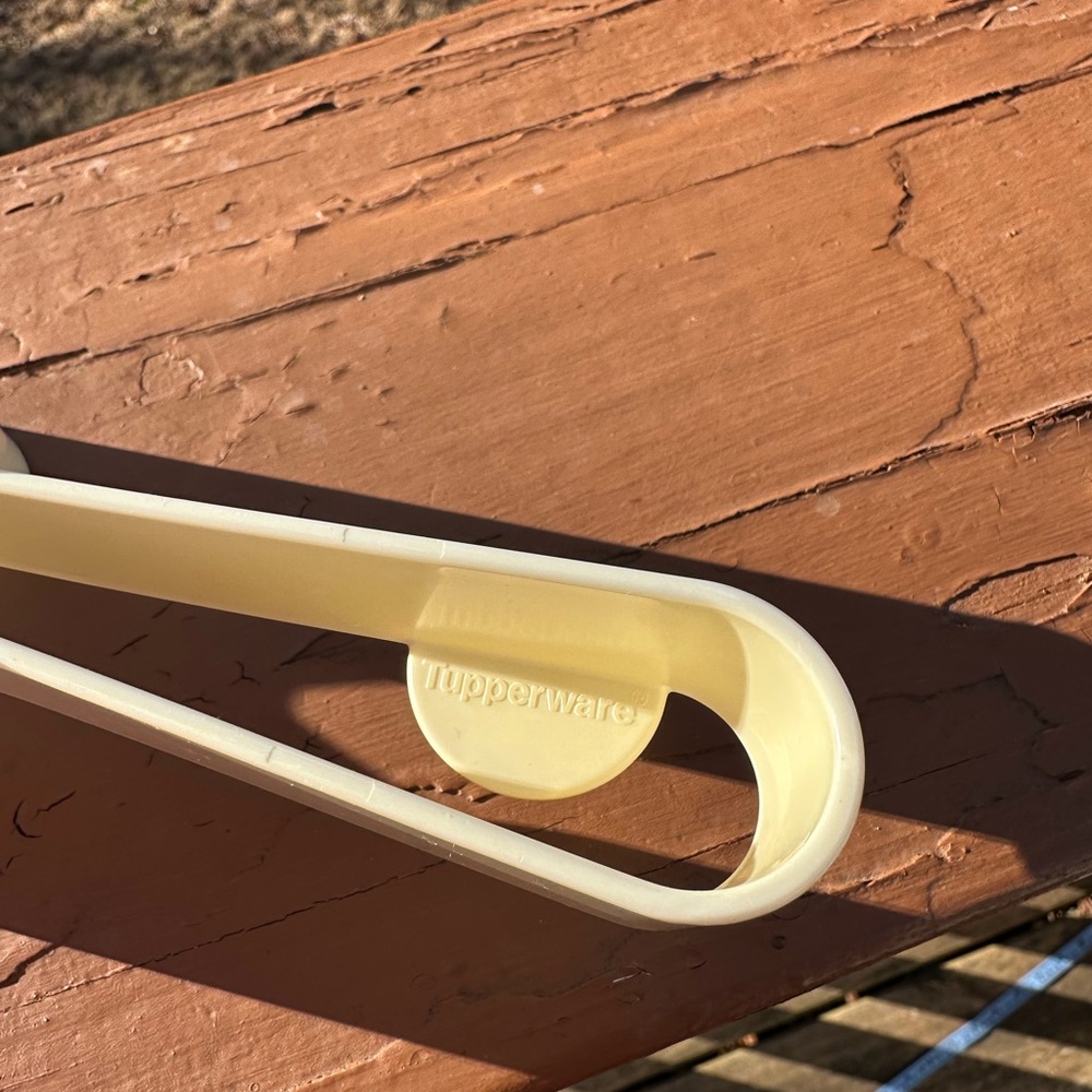 Tupperware cake server - Picture 4 of 6
